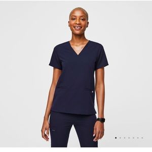 Figs casma three pocket scrub in navy